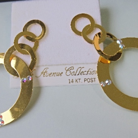 Fifth Avenue Necklace and Earrings Swarovski Crystals - Picture 5 of 7